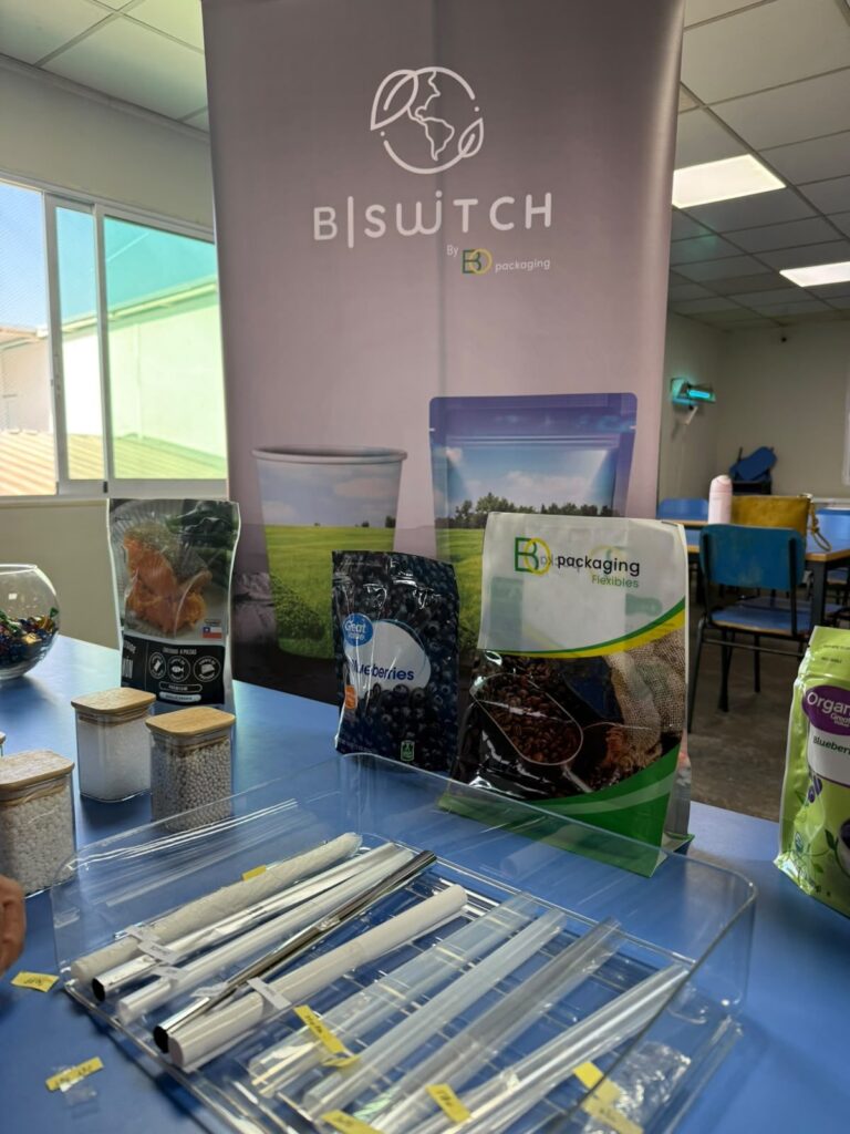 Muestras de envases sustentables B|SWITCH by BO Packaging exhibidas en el evento de inocuidad de DailyFoods