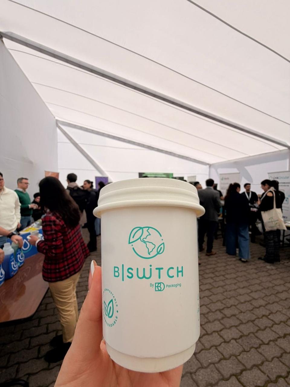 Vaso compostable B|SWITCH by BO Packaging en la Feria de Soluciones Circulares para el Sector Público